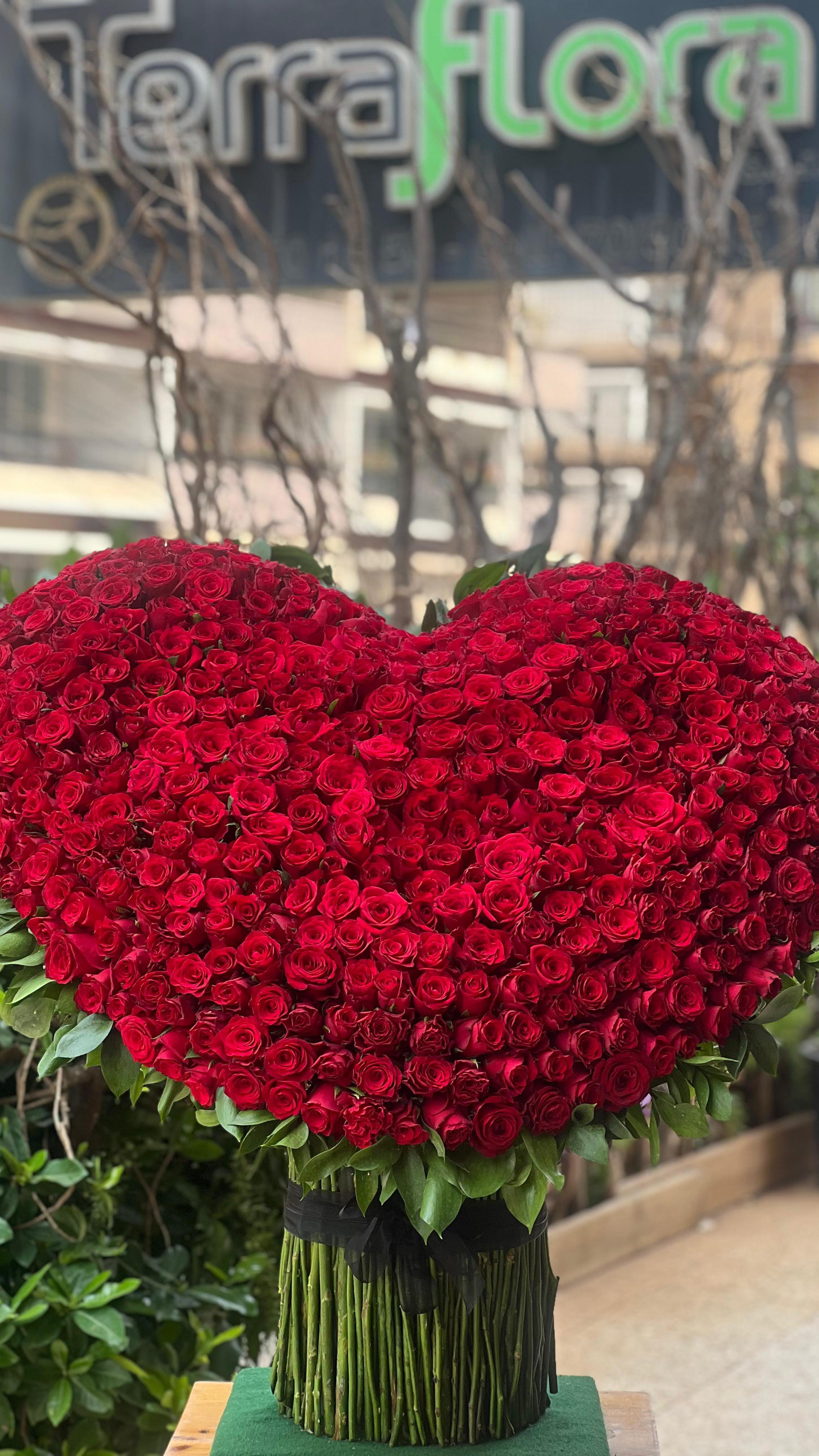 He has until August 1st to get it right 👀
Send this to your boyfriend and manifest this heart-shaped bouquet