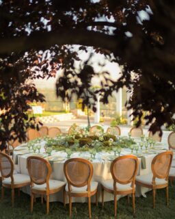 When the surroundings are already breathtaking, the floral arrangements should seamlessly complement the scenery.
For M&S, we created a soft garden-inspired setting that flowed naturally through every table.
Planning your 2027 wedding? Consultations are now open. 🤍

Photographer: @pointalalignelb 
Venue: @swanlakevenue