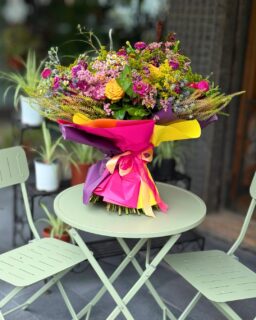 Miles away from home, but never far from the people you love 🤍🌍
Send a spark of joy to Lebanon with just a few clicks on terrafloralb.me 
📲 +961 70 50 15 50